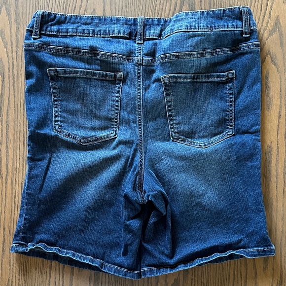M Jeans Classic Blue Denim Shorts - Picture 4 of 8